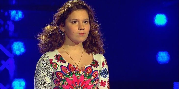 Bare 13 år gammel synger hun «Time to Say Goodbye». Sekunder senere faller juryen pladask.